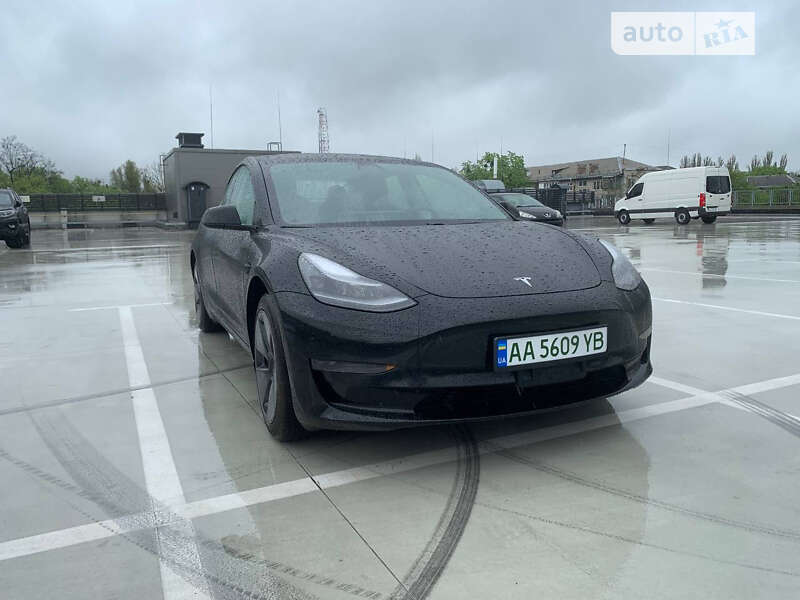 Седан Tesla Model 3 2021 в Киеве