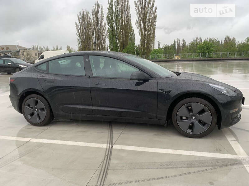 Седан Tesla Model 3 2021 в Киеве