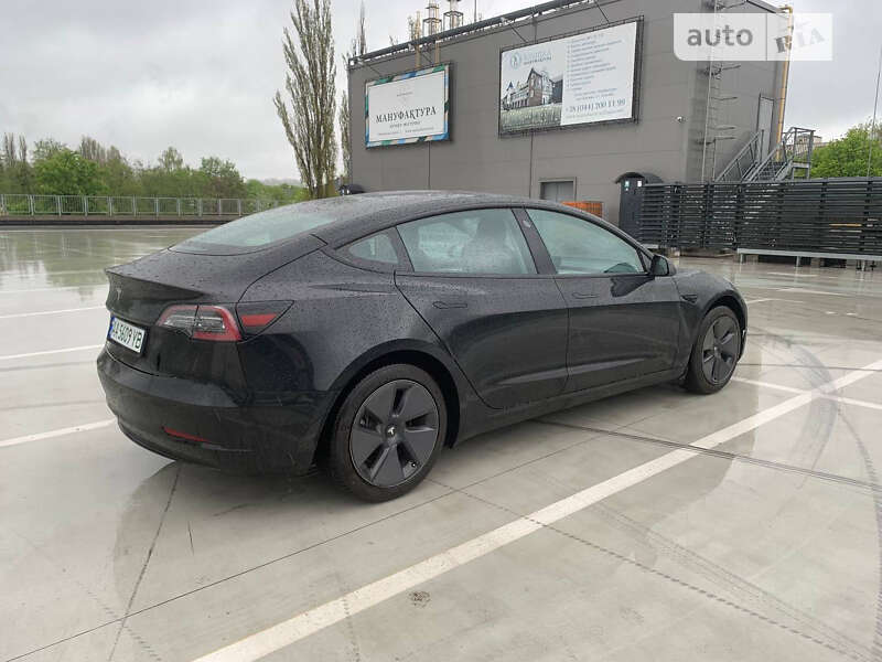 Седан Tesla Model 3 2021 в Киеве