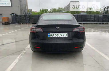 Седан Tesla Model 3 2021 в Киеве