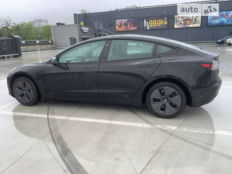 Седан Tesla Model 3 2021 в Киеве