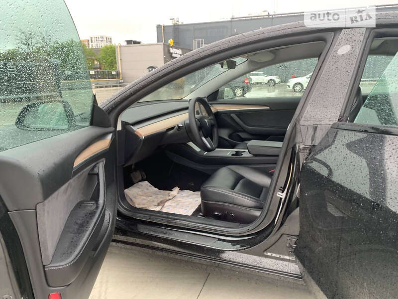 Седан Tesla Model 3 2021 в Киеве
