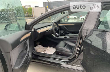 Седан Tesla Model 3 2021 в 