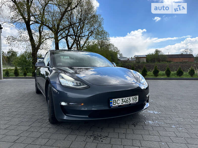 Седан Tesla Model 3 2019 в Самборе