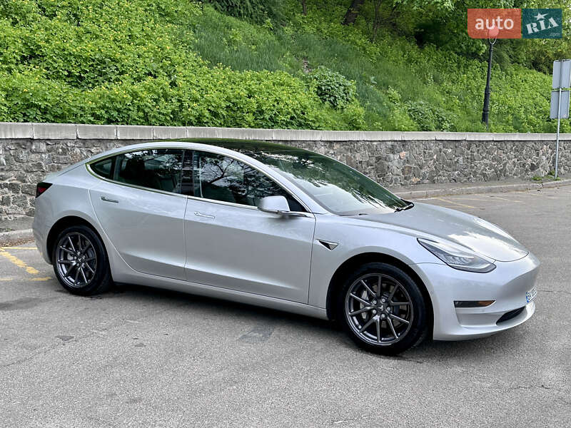 Седан Tesla Model 3 2018 в Києві