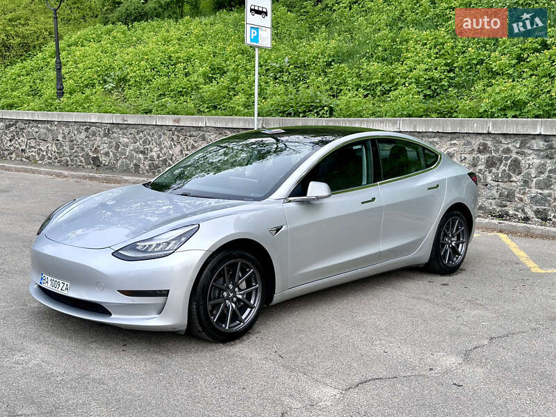 Седан Tesla Model 3 2018 в Києві