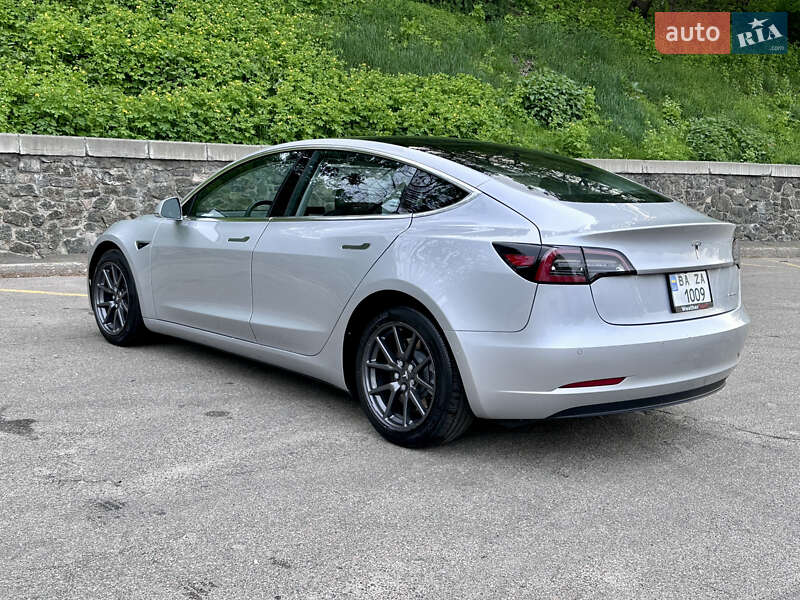 Седан Tesla Model 3 2018 в Києві