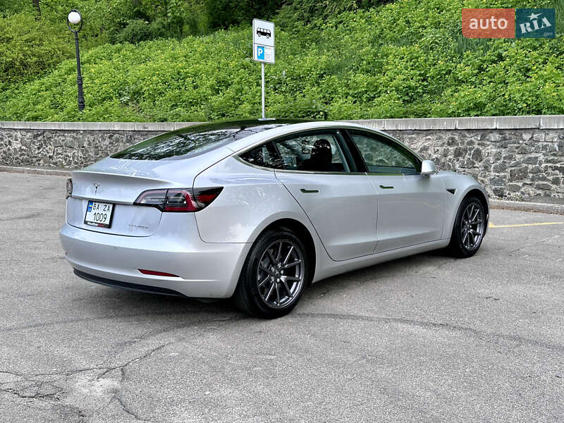 Седан Tesla Model 3 2018 в Києві