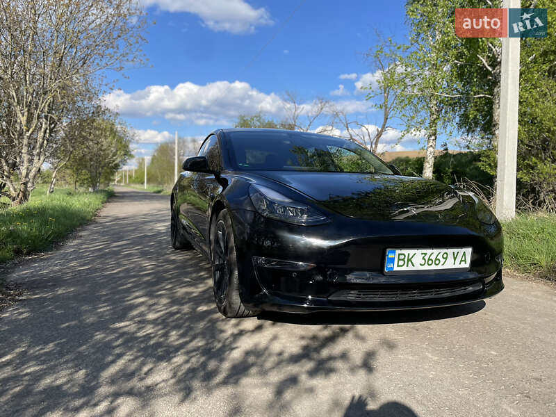 Седан Tesla Model 3 2021 в Ровно