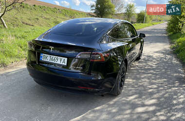 Седан Tesla Model 3 2021 в Рівному
