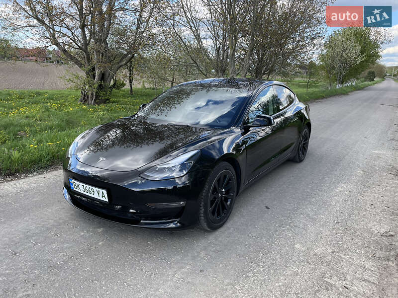 Седан Tesla Model 3 2021 в Ровно