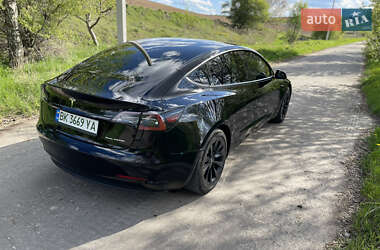 Седан Tesla Model 3 2021 в Рівному