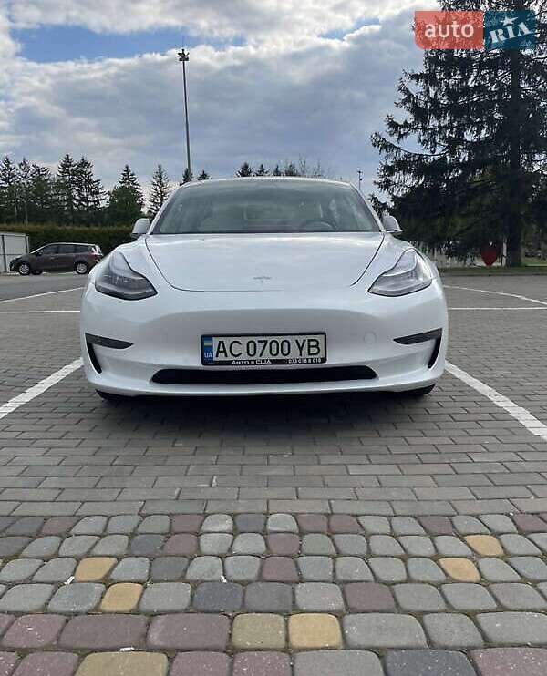 Tesla Model 3 2020