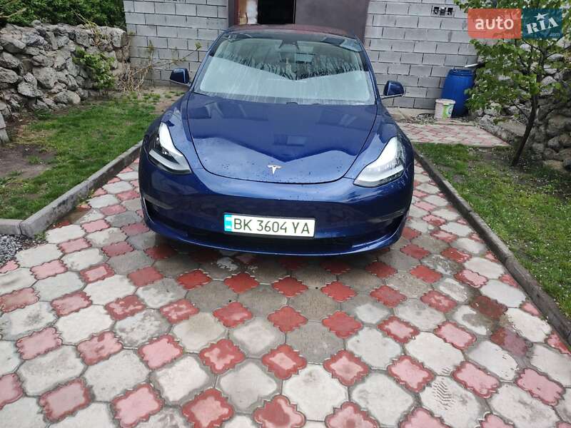 Седан Tesla Model 3 2018 в Львові