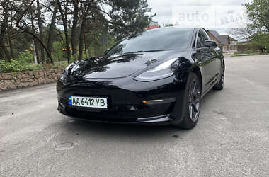 Седан Tesla Model 3 2019 в Киеве