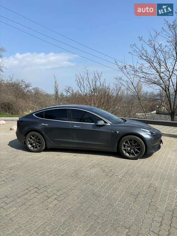 Седан Tesla Model 3 2018 в Одесі