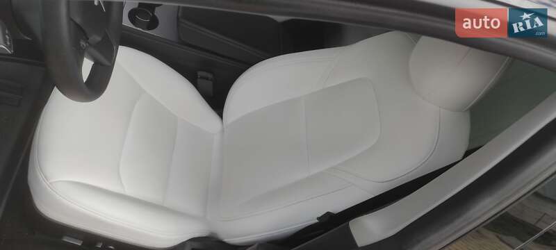 Седан Tesla Model 3 2021 в Виннице