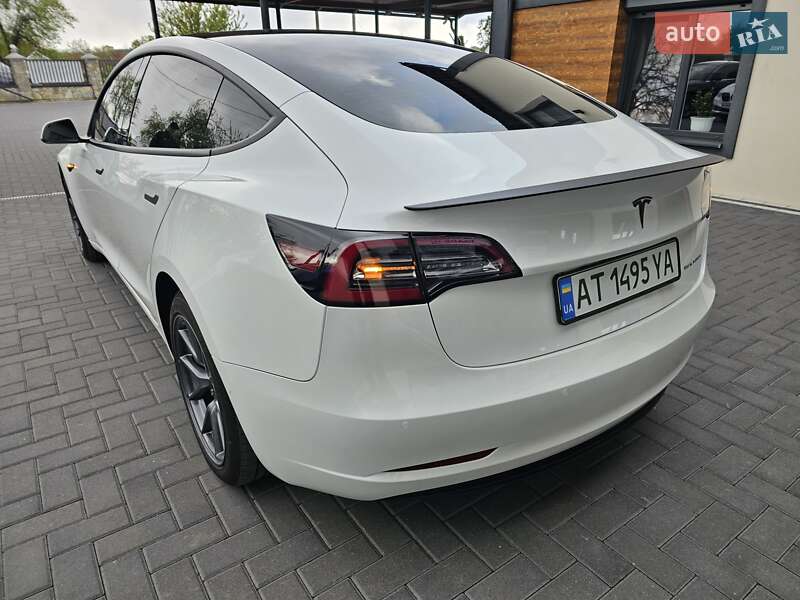 Седан Tesla Model 3 2021 в Коломиї
