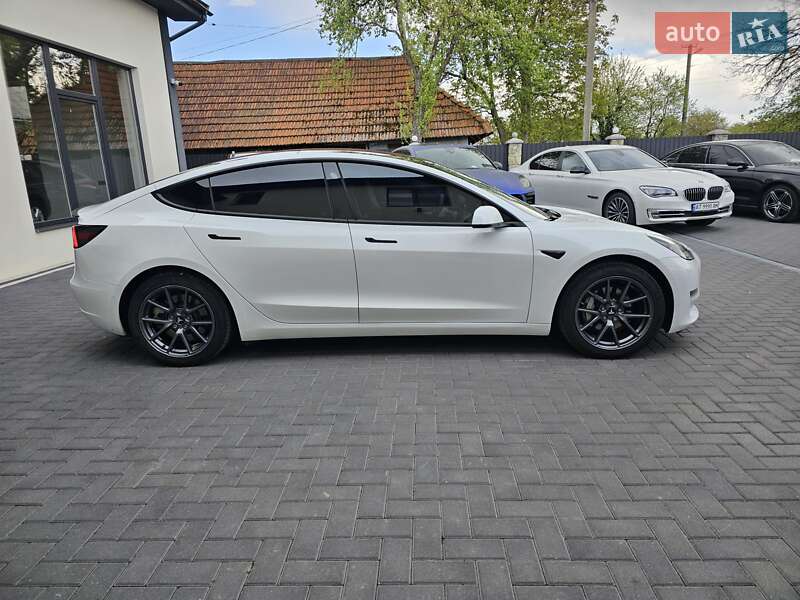 Седан Tesla Model 3 2021 в Коломиї
