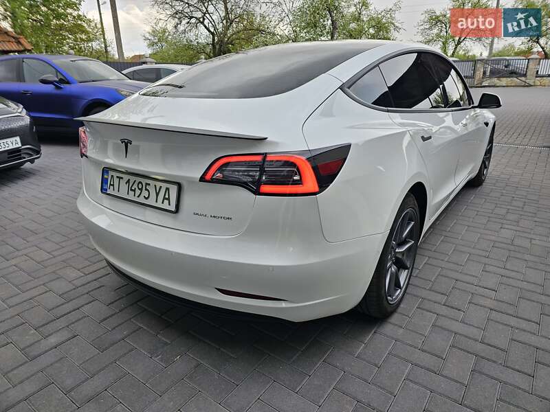 Седан Tesla Model 3 2021 в Коломиї