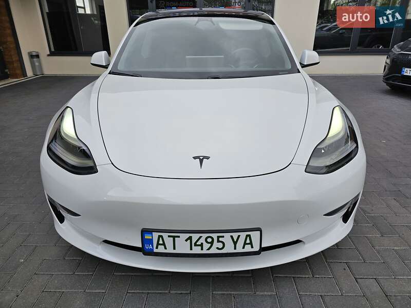 Седан Tesla Model 3 2021 в Коломиї