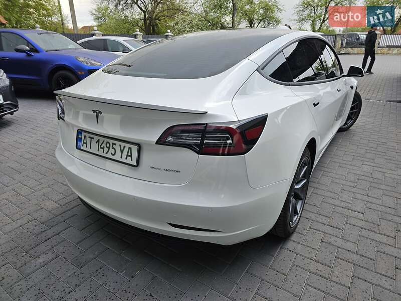 Седан Tesla Model 3 2021 в Коломиї