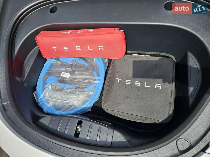 Седан Tesla Model 3 2021 в Коломиї