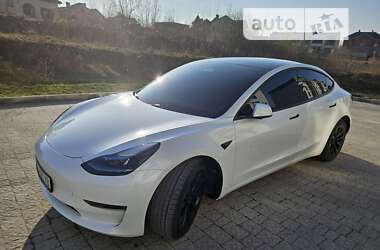 Седан Tesla Model 3 2021 в Новояворівську