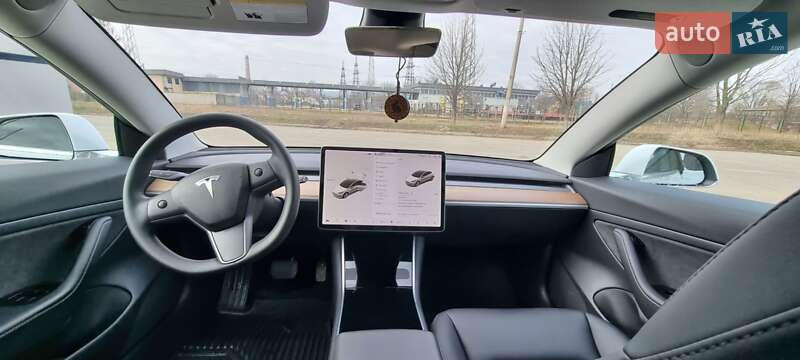 Седан Tesla Model 3 2020 в Чернівцях