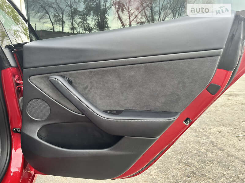 Седан Tesla Model 3 2022 в Києві