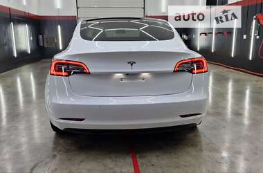 Седан Tesla Model 3 2020 в Чернівцях