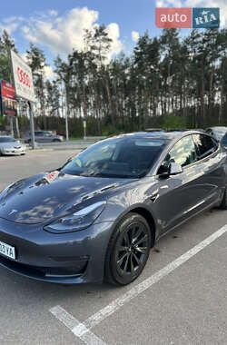 Седан Tesla Model 3 2021 в Киеве