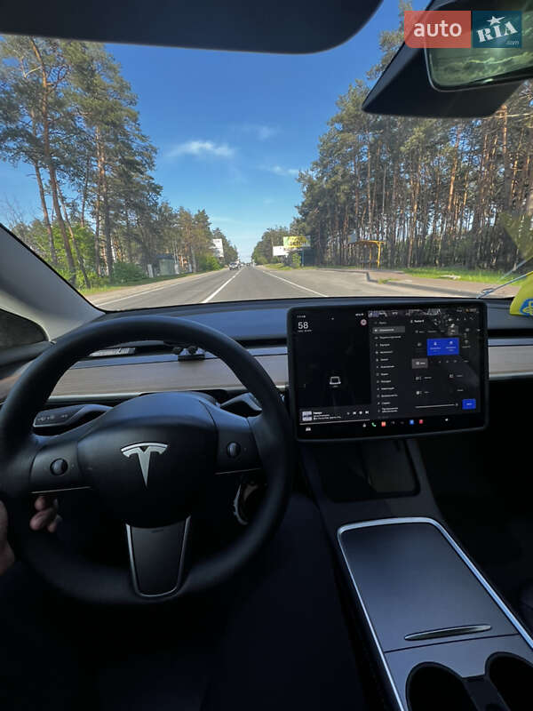 Седан Tesla Model 3 2021 в Києві