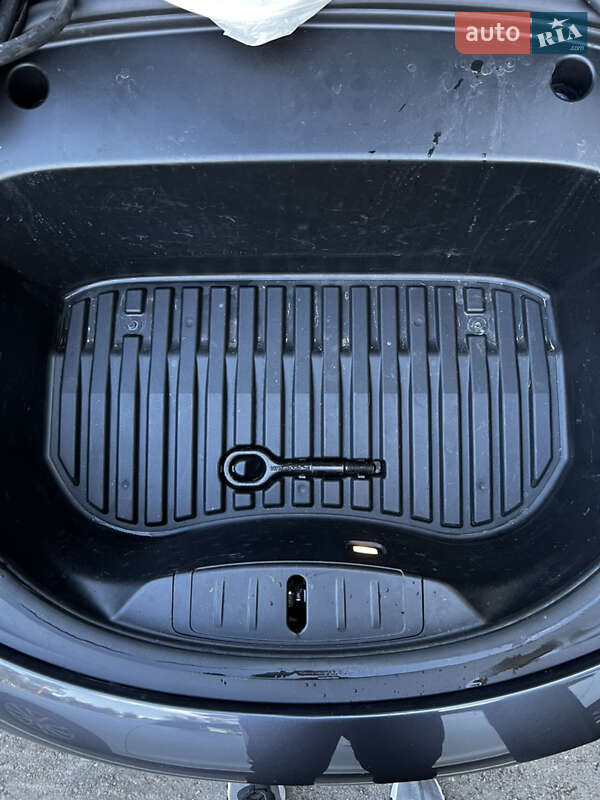 Седан Tesla Model 3 2021 в Києві