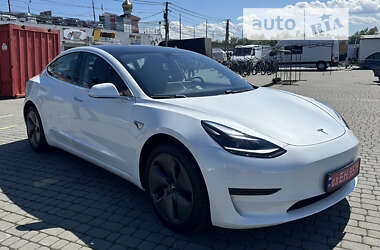 Седан Tesla Model 3 2020 в Чернівцях