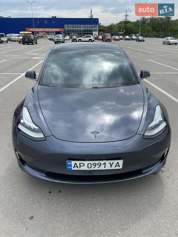 Tesla Model 3 2020