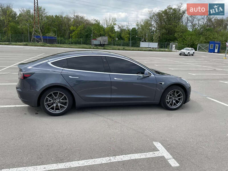 Седан Tesla Model 3 2020 в Запоріжжі
