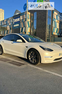 Седан Tesla Model 3 2021 в Киеве