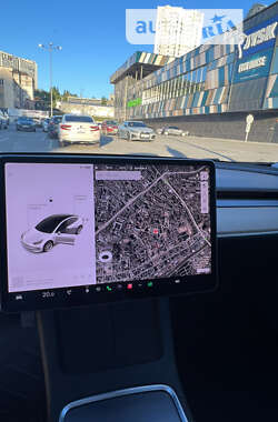 Седан Tesla Model 3 2021 в Киеве