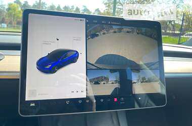 Седан Tesla Model 3 2021 в Буче