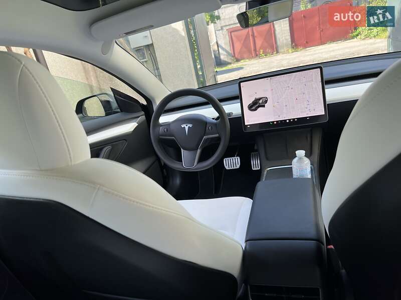 Седан Tesla Model 3 2023 в Одессе