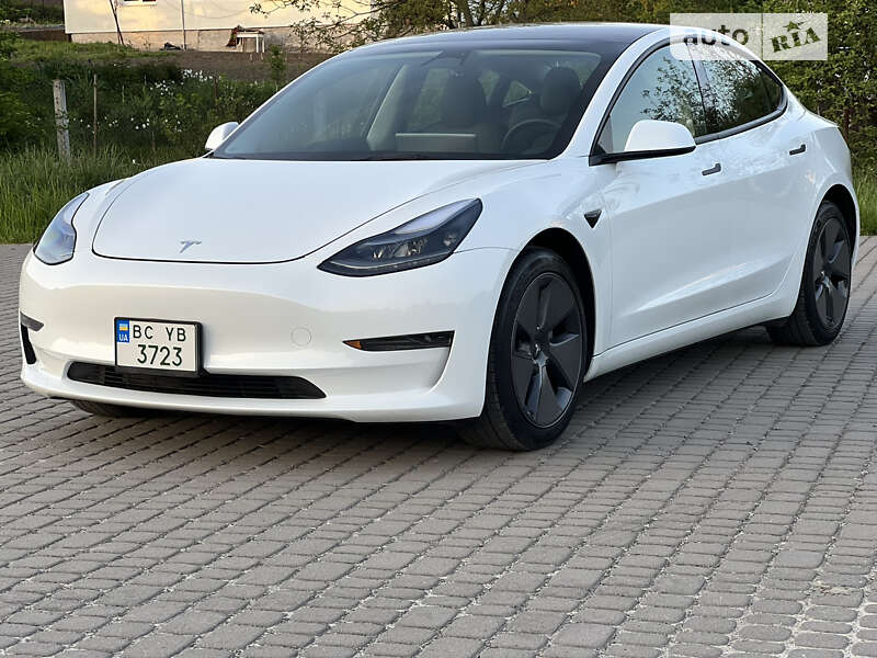 Седан Tesla Model 3 2023 в Львове