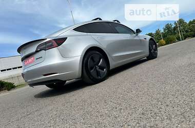 Седан Tesla Model 3 2018 в Ужгороді