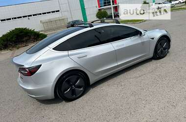 Седан Tesla Model 3 2018 в Ужгороді