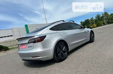 Седан Tesla Model 3 2018 в Ужгороде