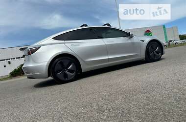 Седан Tesla Model 3 2018 в Ужгороді