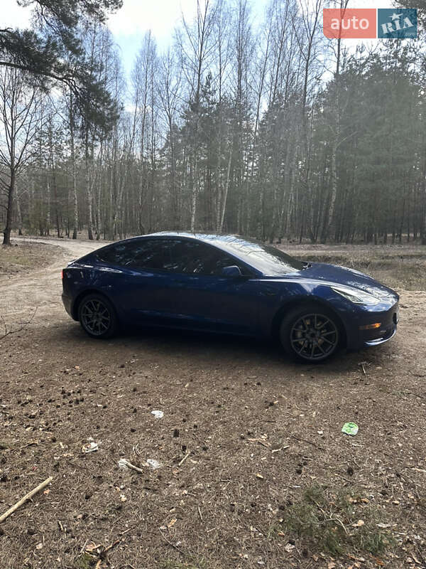 Седан Tesla Model 3 2020 в Киеве