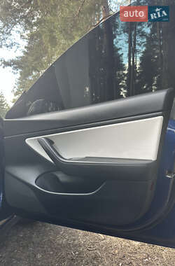 Седан Tesla Model 3 2020 в Киеве