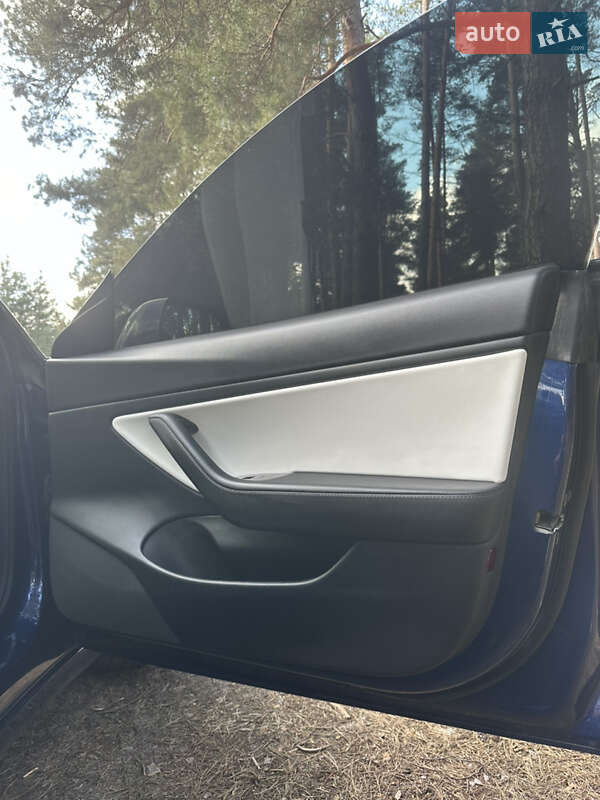 Седан Tesla Model 3 2020 в Киеве