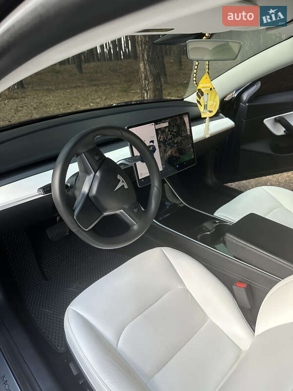 Седан Tesla Model 3 2020 в Киеве